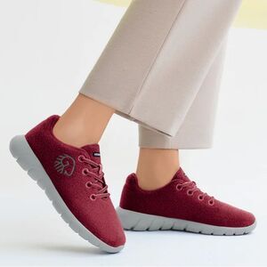 Giesswein Merino Runners sneakers in ruby red wool size 40